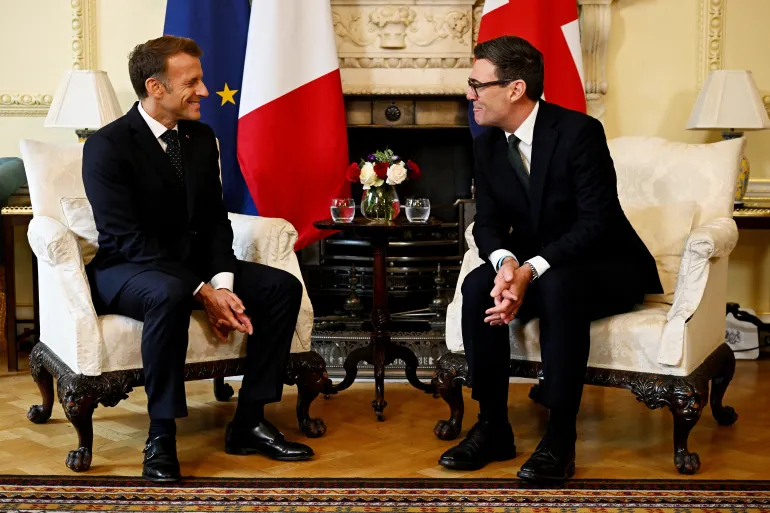 Il primo ministro britannico Andy Burnham incontra il presidente francese Emmanuel Macron durante un incontro bilaterale al 10 di Downing Street il 3 settembre 2026 a Londra, Regno Unito [Leon Neal/Reuters]