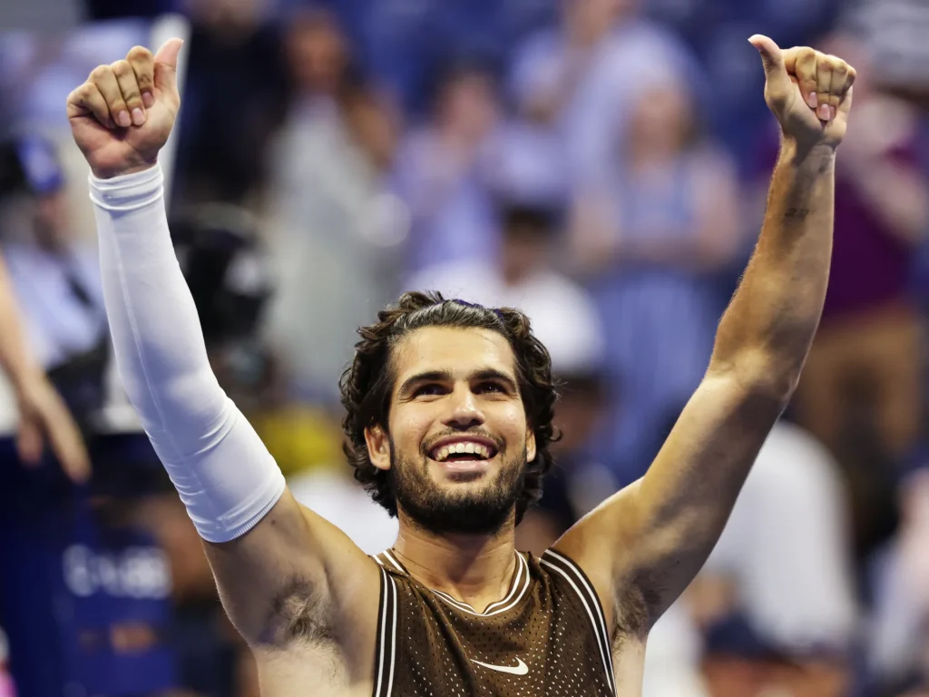 Alcaraz e Sabalenka si qualificano al terzo turno degli US Open; I giocatori americani brillano