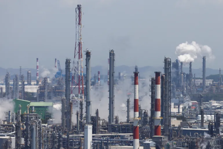 Oleodotti e serbatoi di stoccaggio del petrolio presso gli impianti di raffinazione del petrolio presso il complesso petrolchimico di Daesan vicino al porto di Daesan, a Seosan, Corea del Sud, l'8 maggio 2026
