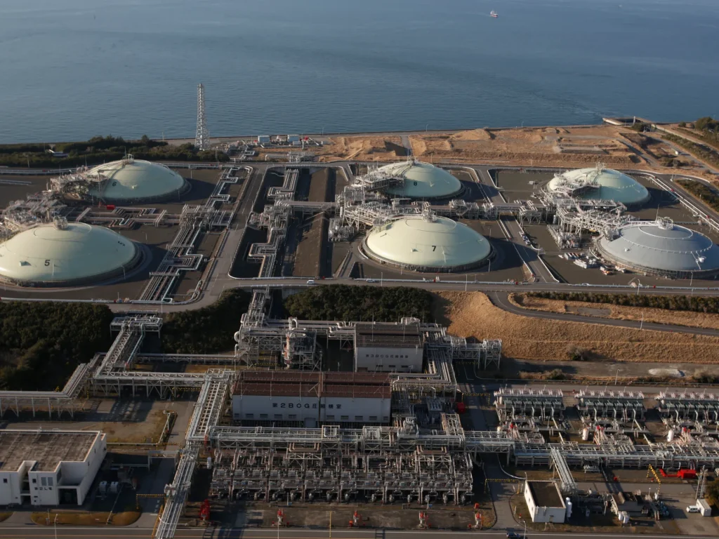 L’Asia cerca di immagazzinare petrolio e gas più vicino a casa dopo la crisi dello Stretto di Hormuz