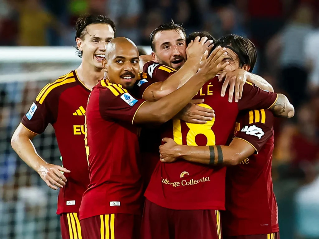 La Roma sostiene le vittime dell'alluvione in Nepal con la maglia della Champions League