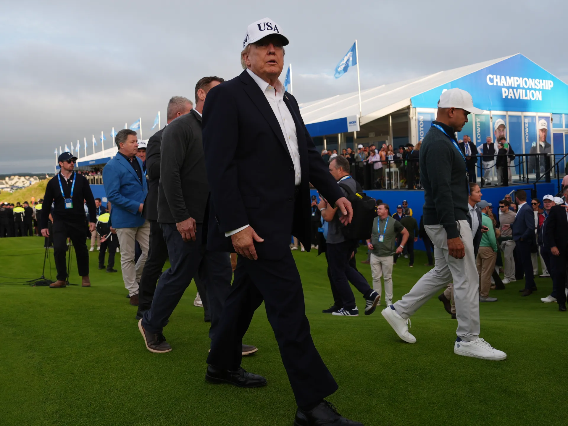 Trump respinge le richieste di rallentamento dell’intelligenza artificiale avanzate dai principali CEO del settore tecnologico