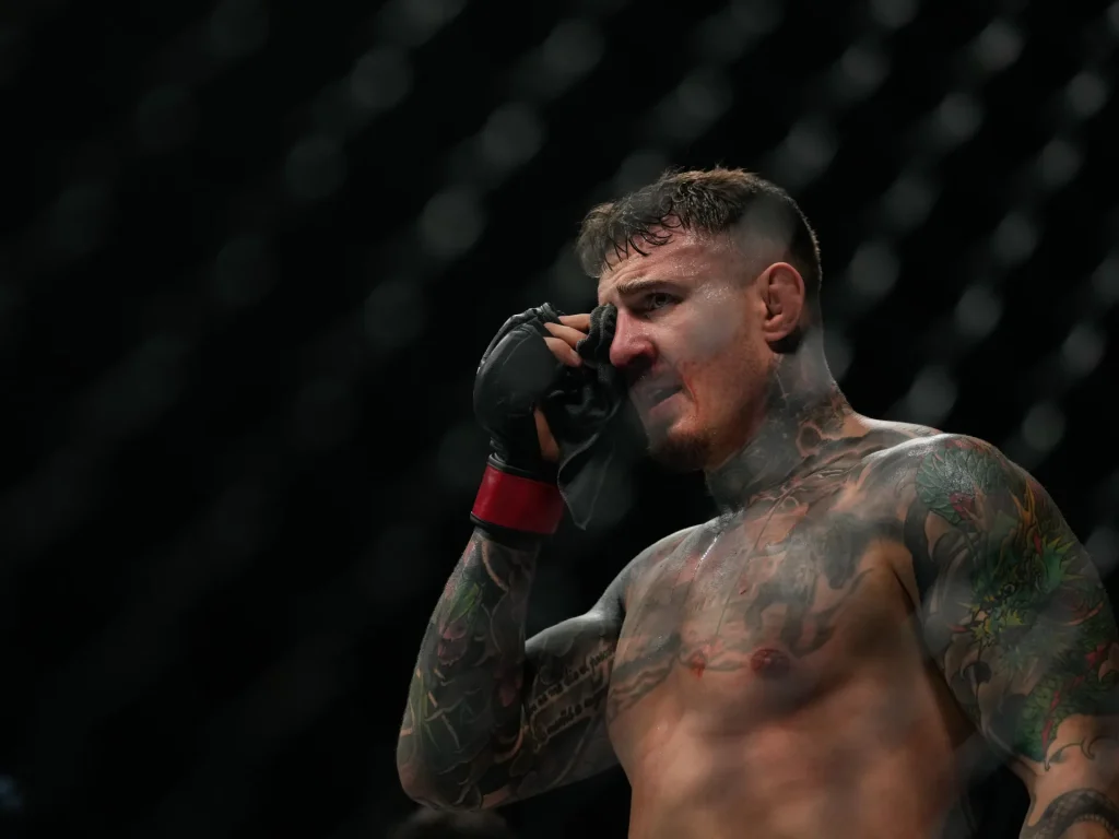 Tom Aspinall lascia il titolo dei pesi massimi UFC a causa di un infortunio agli occhi