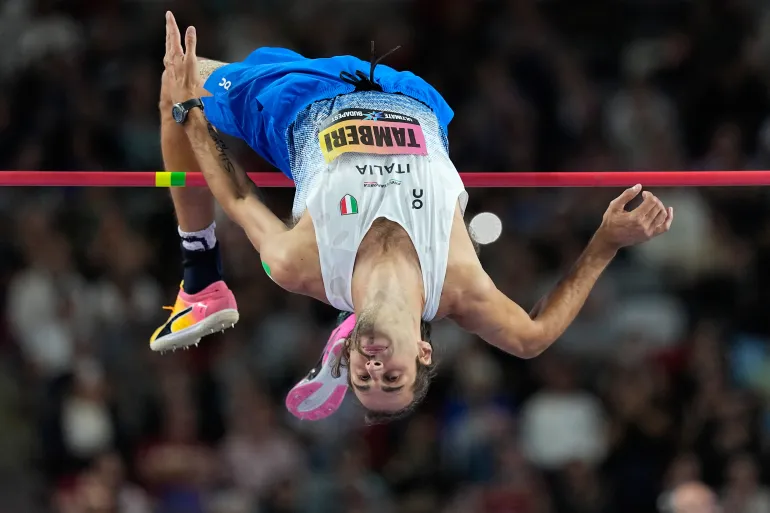 Gianmarco Tamberi, italiano, tenta la finale di salto in alto maschile ai Campionati mondiali di atletica leggera a Budapest, Ungheria, domenica 13 settembre 2026. (AP Photo/Matthias Schrader)