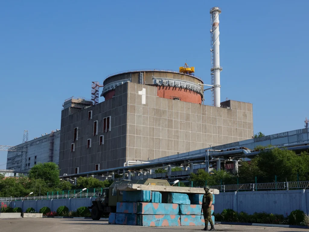 La Russia "sabota" le linee elettriche dell'impianto di Zaporizhzhia: Greenpeace