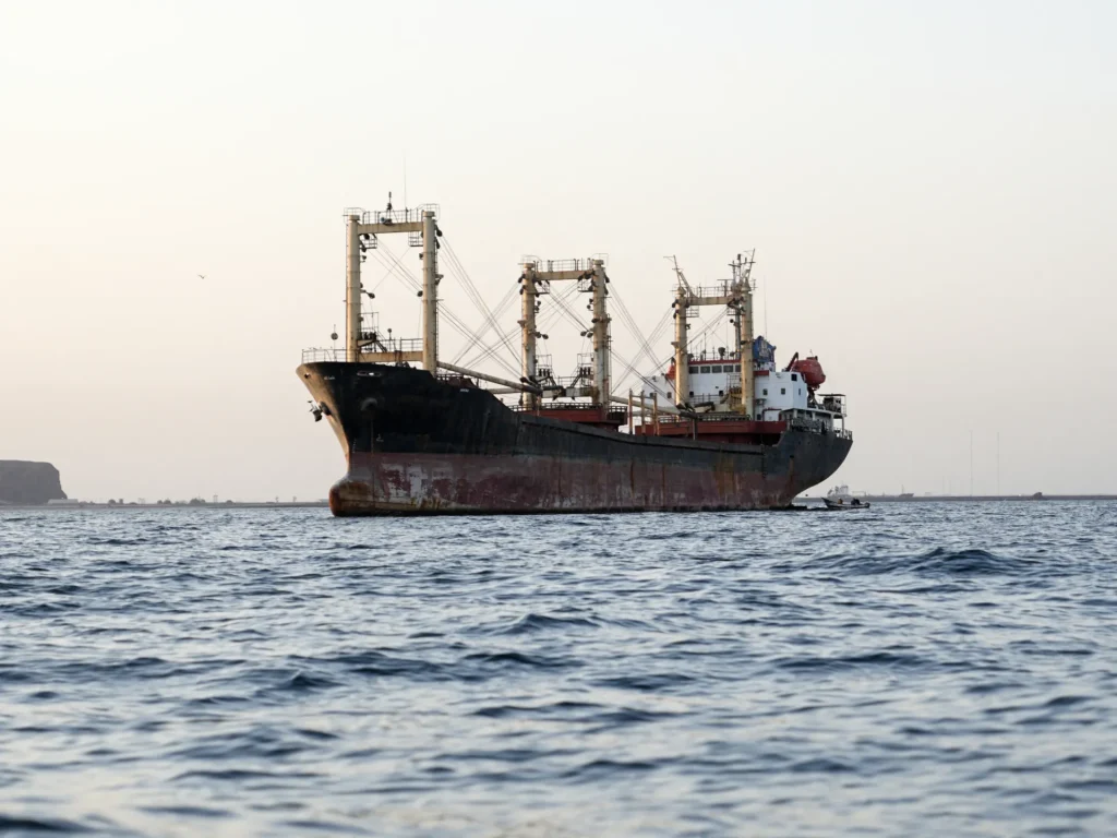L’Italia schiererà navi da guerra per proteggere la navigazione attraverso Bab al-Mandeb