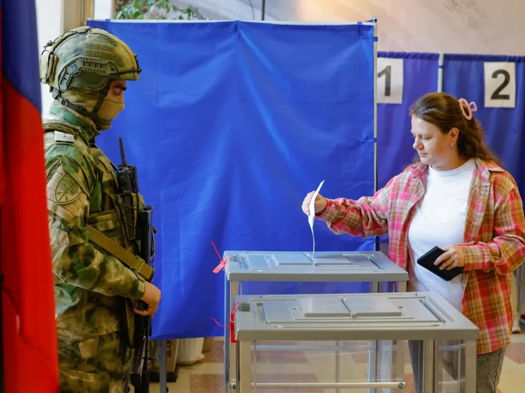 L’Ucraina lancia una raffica di droni mentre la Russia lancia le elezioni