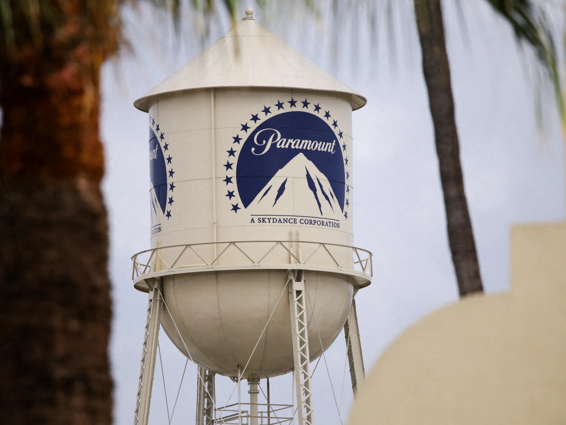 La Paramount si accorda con gli stati americani e l'unione per vincere l'acquisizione della Warner Bros