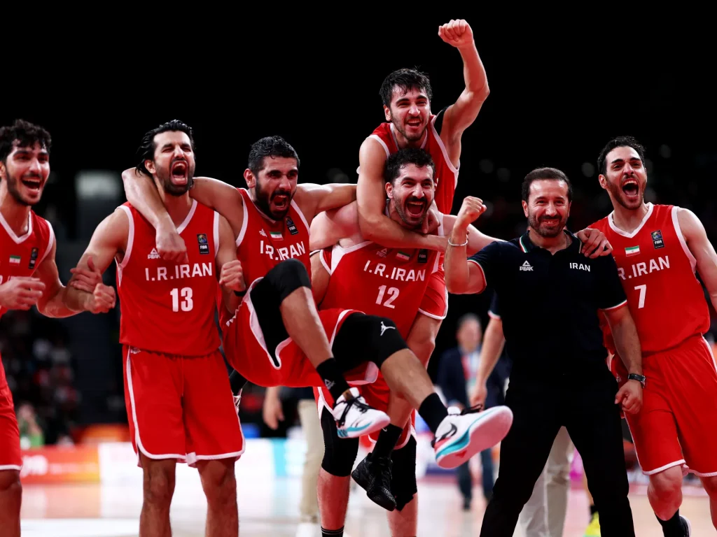 L'Iran vince il bronzo nel basket dei Giochi Asiatici tra scene emozionanti