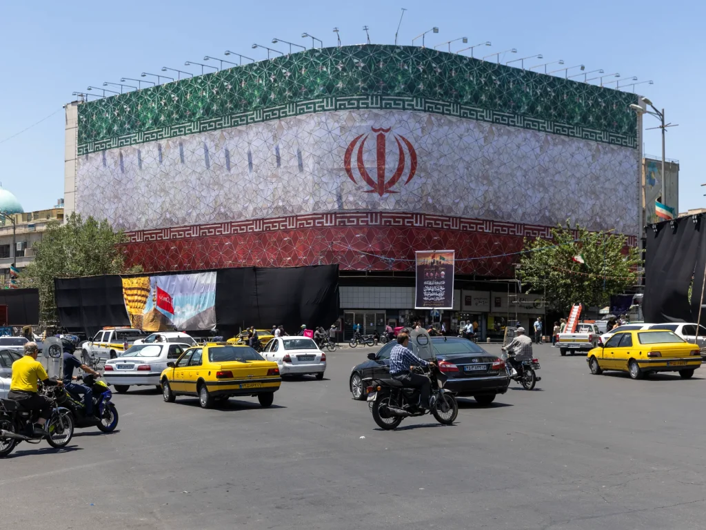 Un mercato automobilistico inaccessibile evidenzia la crisi del costo della vita in Iran