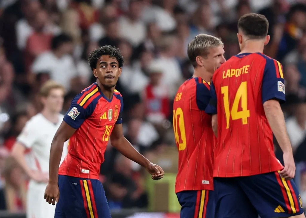 Yamal segna nella vittoria per 3-2 della Spagna contro l'Inghilterra nella Nations League