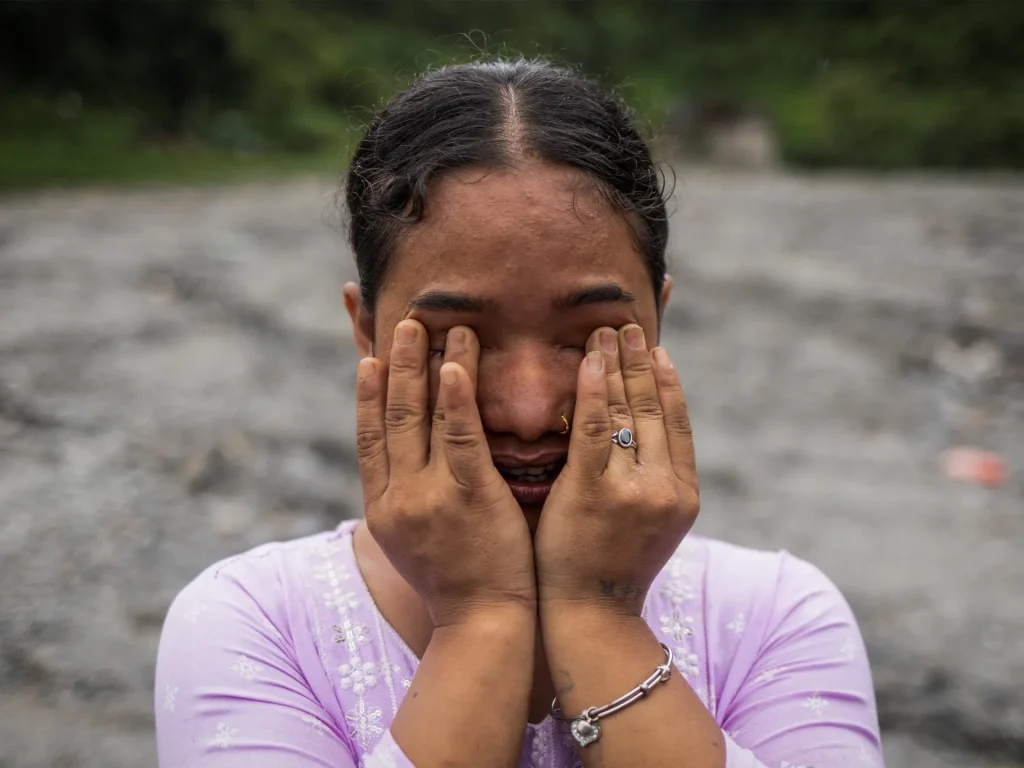 Foto: i sopravvissuti alle inondazioni del Nepal trovano poche tracce delle vite precedenti | Notizie sulle inondazioni