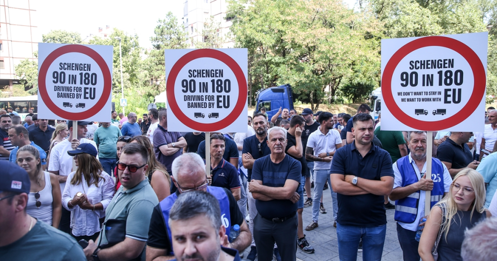I camionisti dei Balcani occidentali minacciano il blocco delle frontiere dell’UE