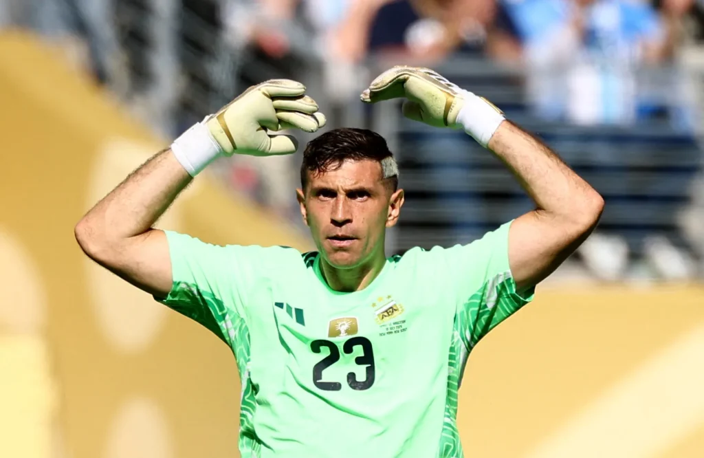 Il Chelsea ha ingaggiato il portiere argentino Emiliano Martinez dall'Aston Villa