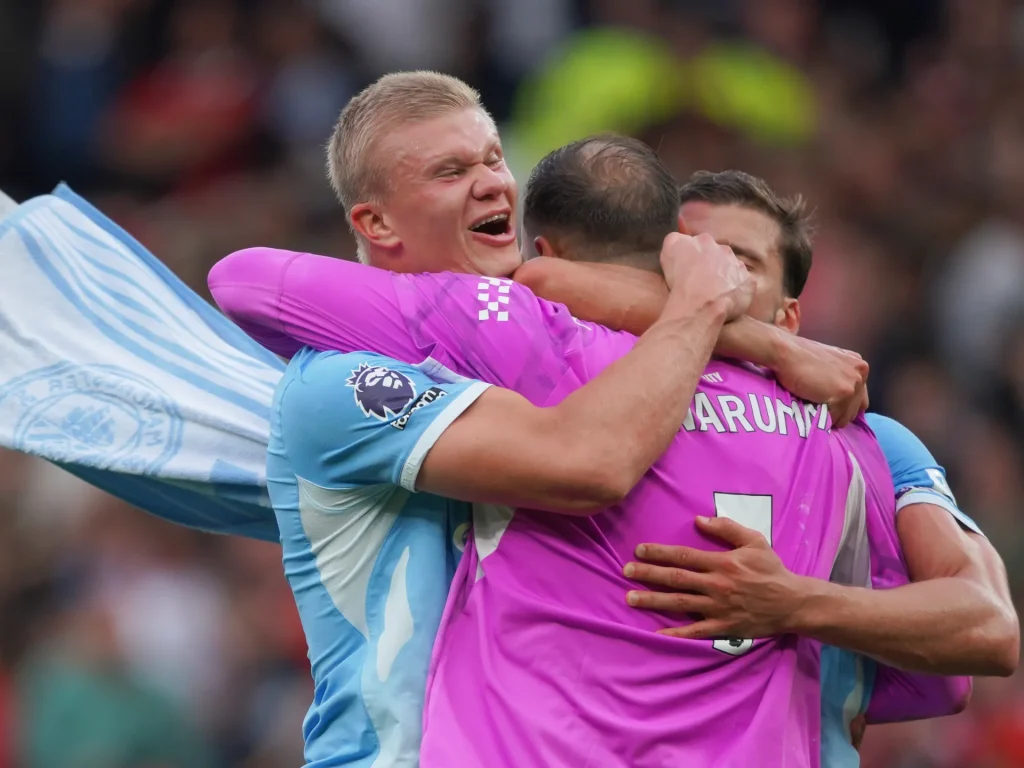 Il gol di Haaland vede il City in 10 uomini battere lo United nel controverso derby di Manchester