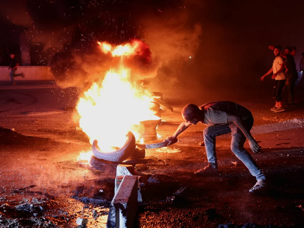 L’aumento dei prezzi del carburante in Siria mette alla prova la pazienza del pubblico nei confronti della ripresa economica