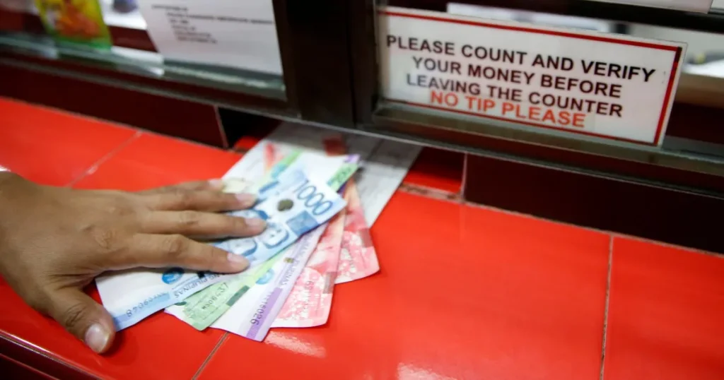 Perché il peso filippino è crollato al minimo storico?