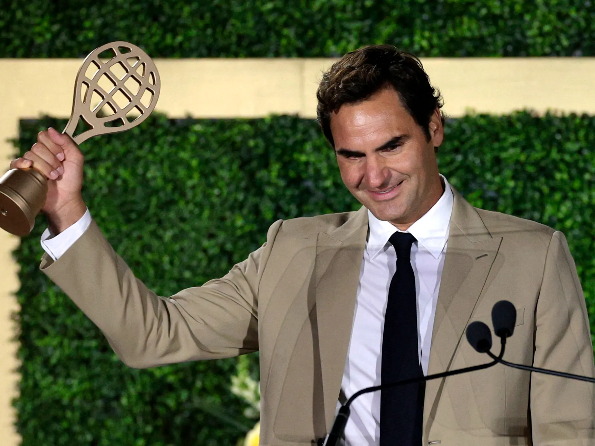 Roger Federer in lacrime viene inserito nella Tennis Hall of Fame