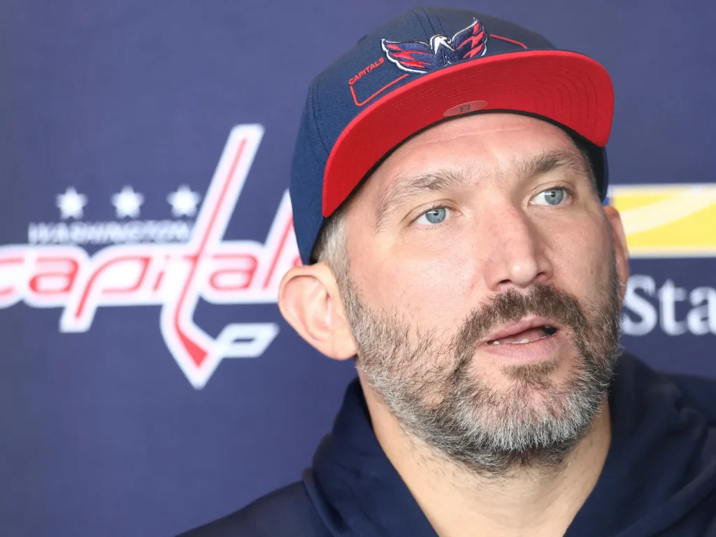 "Sono russo": la stella della NHL Ovechkin difende l'aspetto pubblicitario di Putin