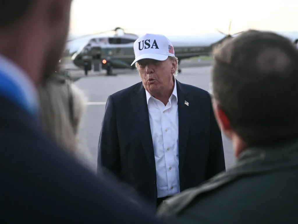 Trump afferma che le richieste di maggiore controllo sull’intelligenza artificiale sono una “cospirazione MALATA”