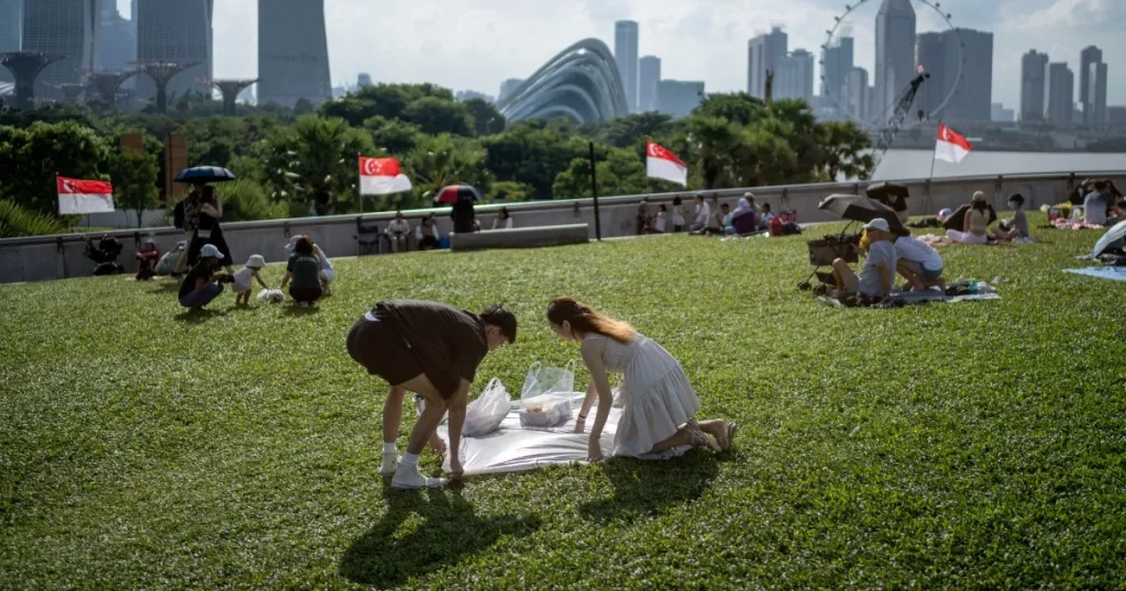 Singapore diventa un sensale in mezzo a un tasso di natalità ai minimi termini