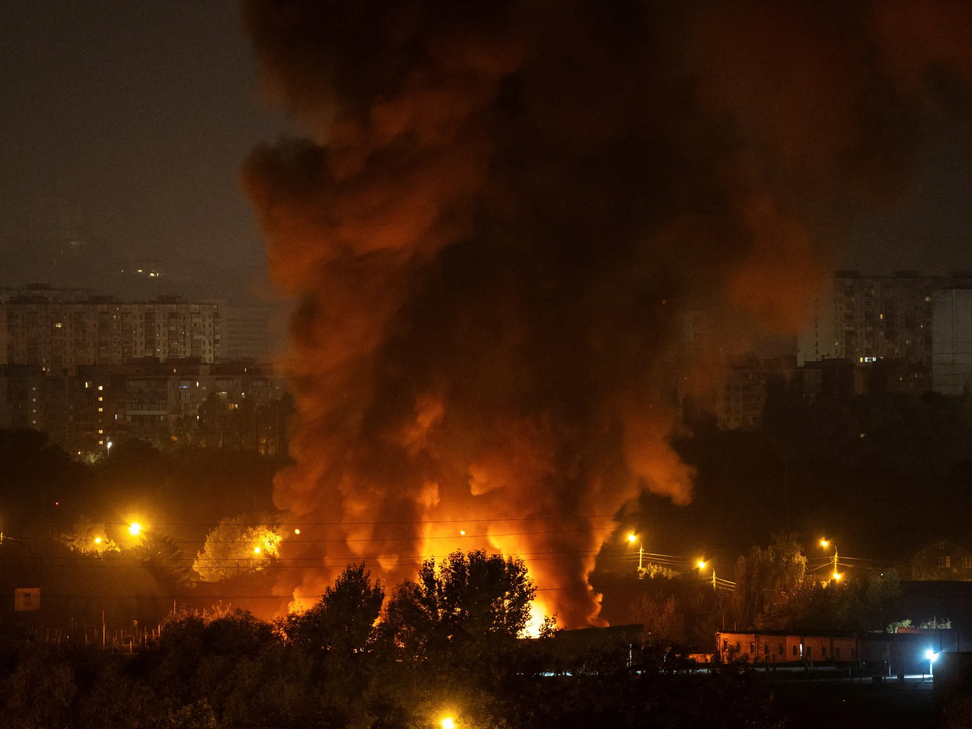 Almeno 20 morti mentre la Russia lancia un attacco "massiccio" all'Ucraina