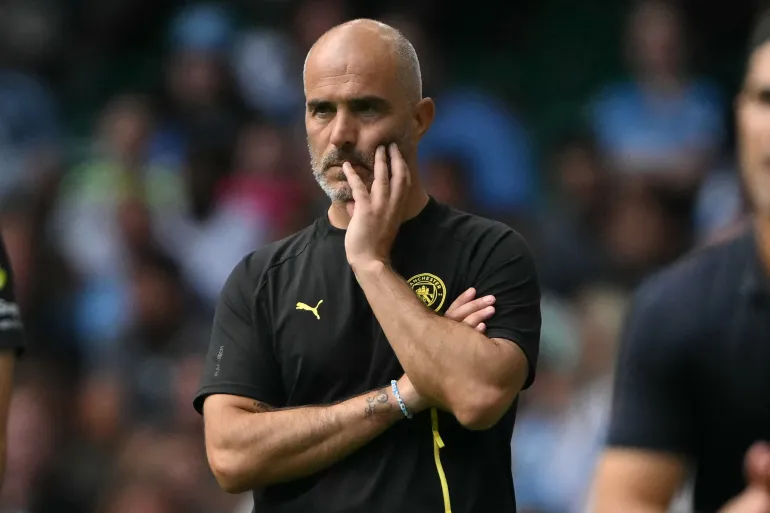 Enzo Maresca, manager italiano del Manchester City, guarda durante la partita di calcio inglese della fa Community Shield tra l'Arsenal e il Manchester City al Principality Stadium, a Cardiff, nel Galles del sud, il 16 agosto 2026.