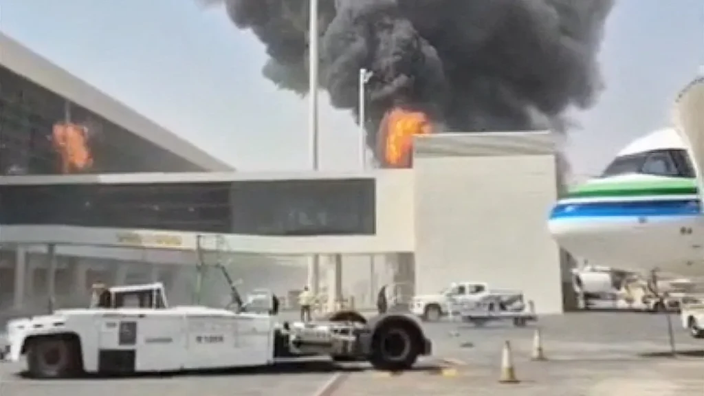 I paesi mettono in guardia contro i viaggi in Arabia Saudita a seguito degli attacchi Houthi