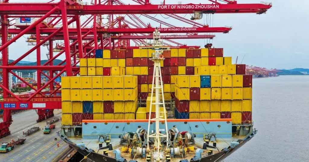 L'economia cinese cresce del 4,5% nel terzo trimestre, battendo le previsioni