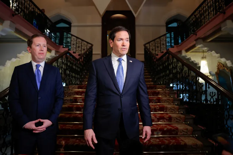 Il Segretario di Stato Marco Rubio, a destra, con l'ambasciatore degli Stati Uniti in India Sergio Gor, a Mumbai, il 20 ottobre 2026