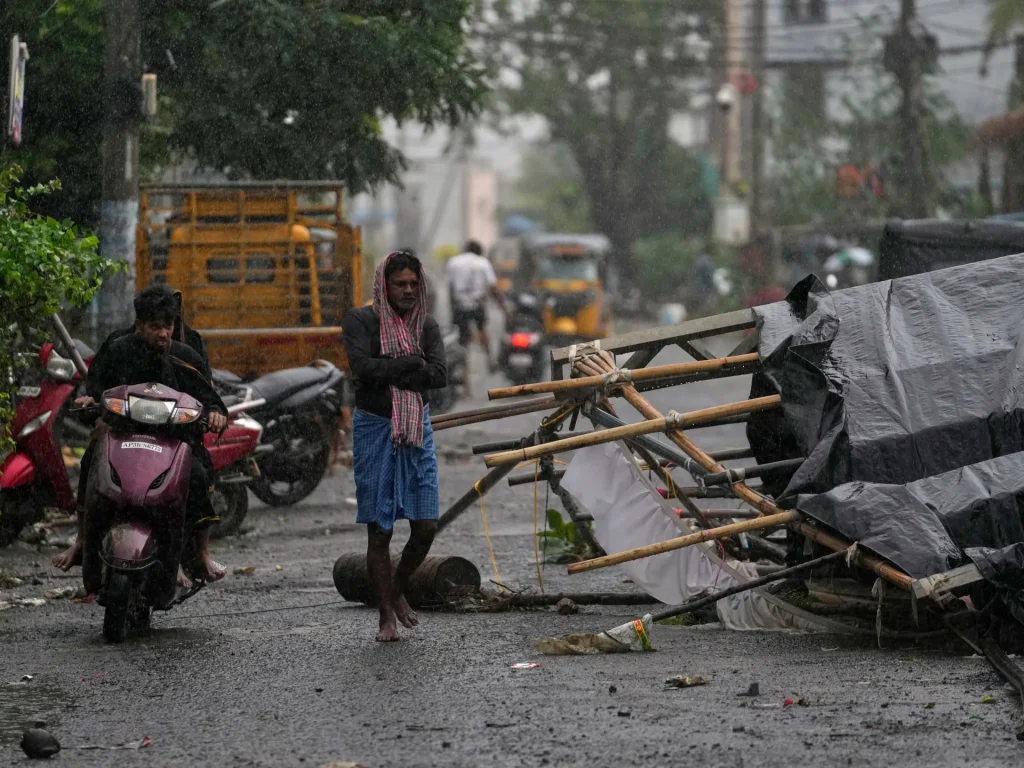 Almeno 3 morti dopo che il ciclone Arnab ha colpito l'India meridionale