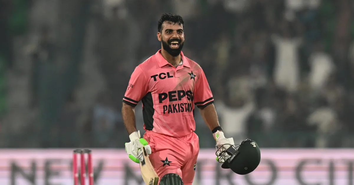 L'inning da record di Shadab Khan regala al Pakistan la vittoria dell'ODI sull'Inghilterra
