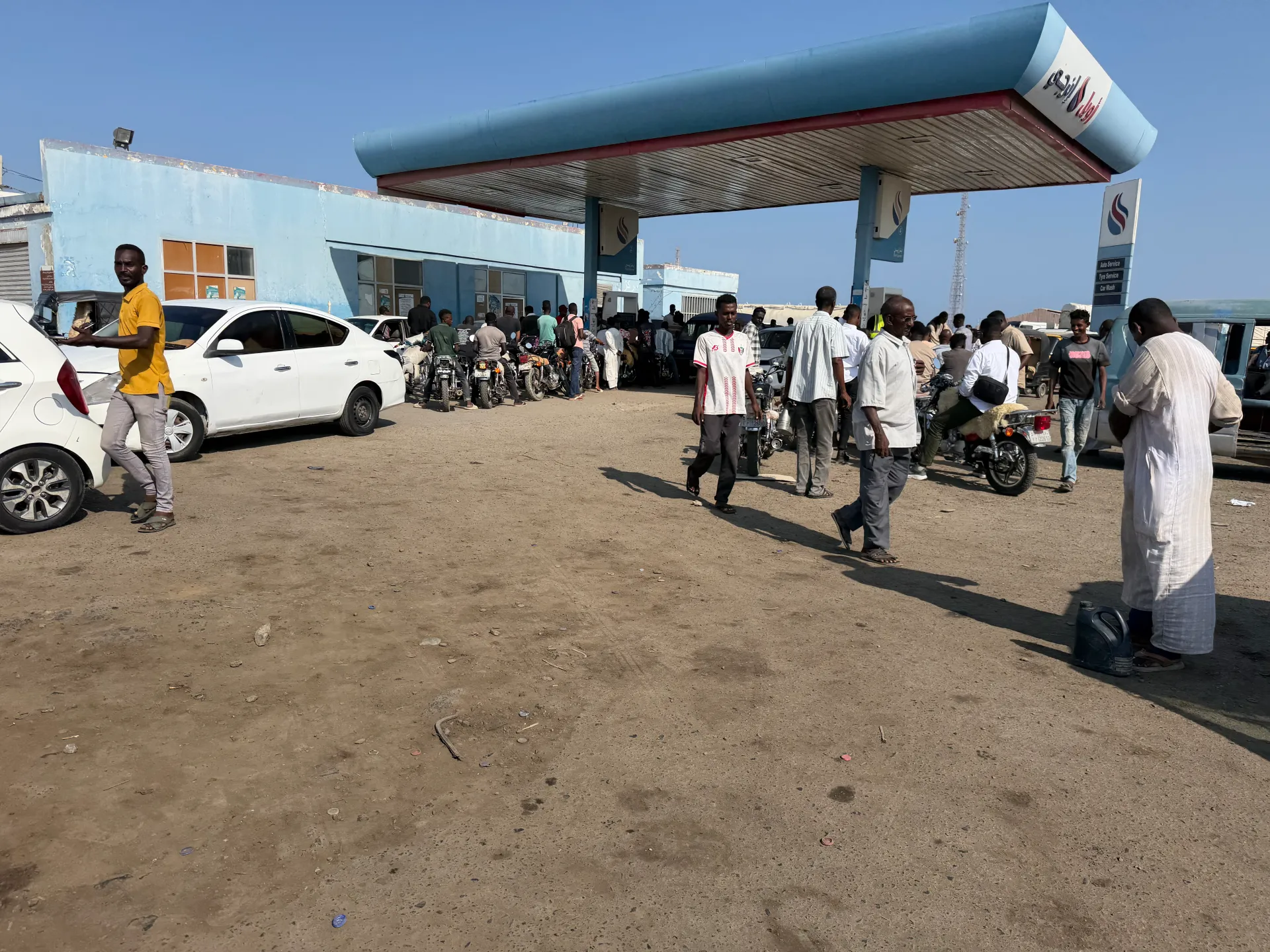 L'impennata dei prezzi del carburante in Sudan rende più difficile la sopravvivenza dei lavoratori