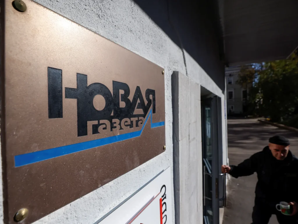 La Russia "forza" la chiusura del giornale investigativo Novaya Gazeta