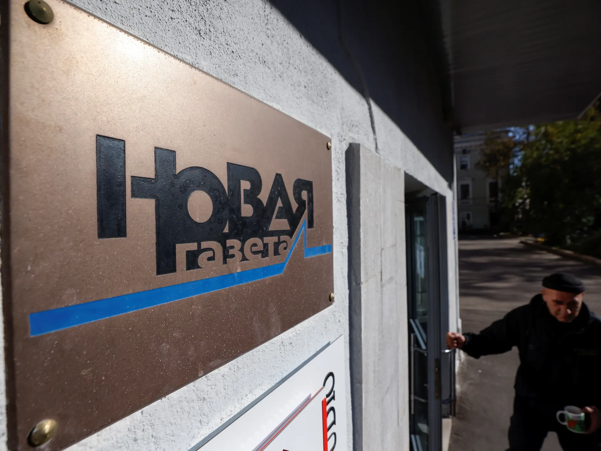 La Russia "forza" la chiusura del giornale investigativo Novaya Gazeta