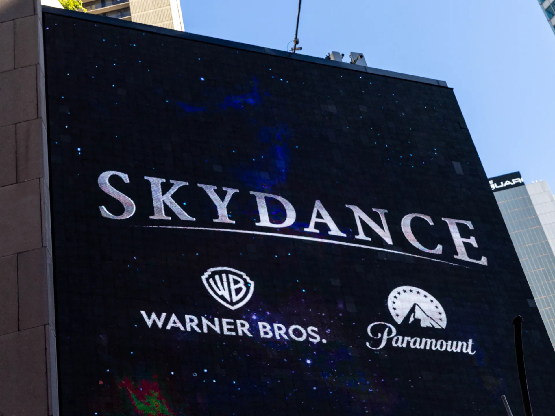 CNN e CBS News ora sotto lo stesso tetto mentre si chiude la fusione Paramount-Warner Bros