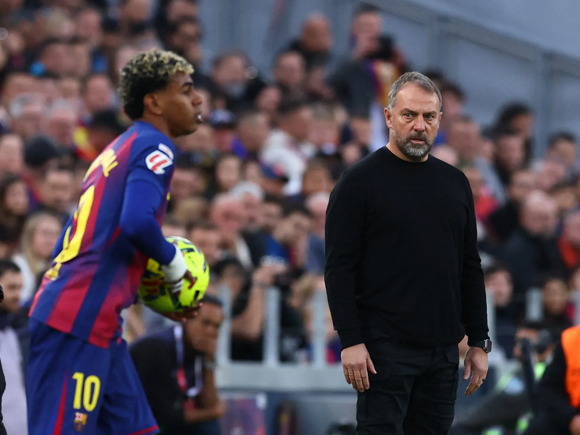 Flick del Barcellona elogia la "mentalità" di Yamal dopo aver perso il Pallone d'Oro