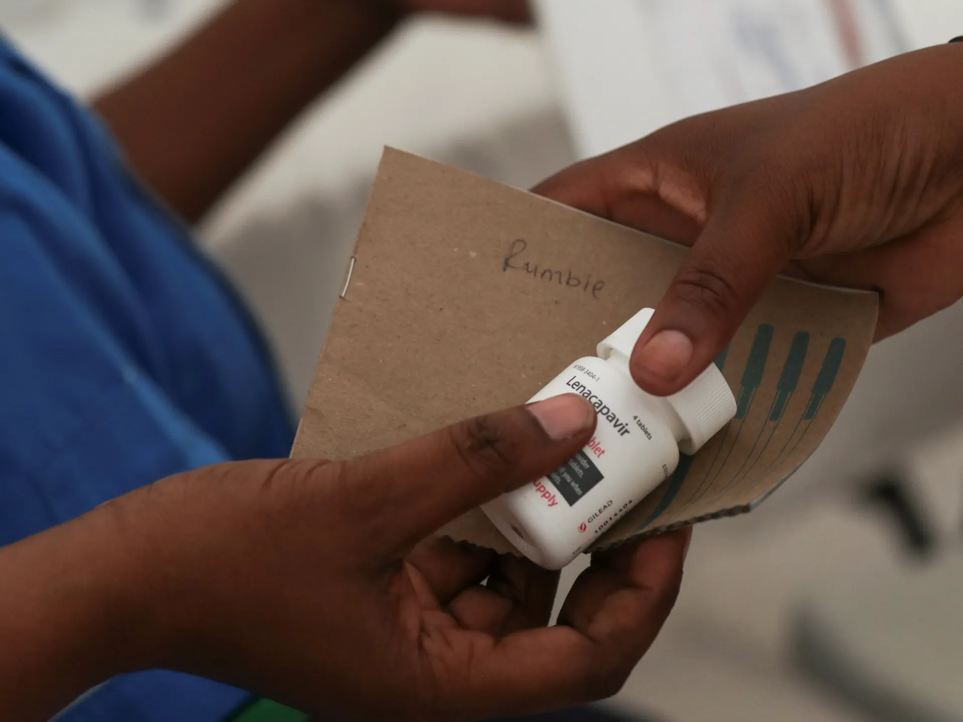 Il farmaco per la prevenzione dell’HIV è salutato come una svolta, ma chi può accedervi?