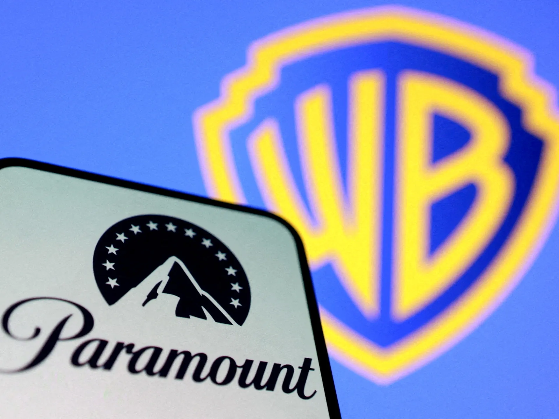 Il giudice statunitense approva l'accordo che consente alla Paramount di acquisire la Warner Bros