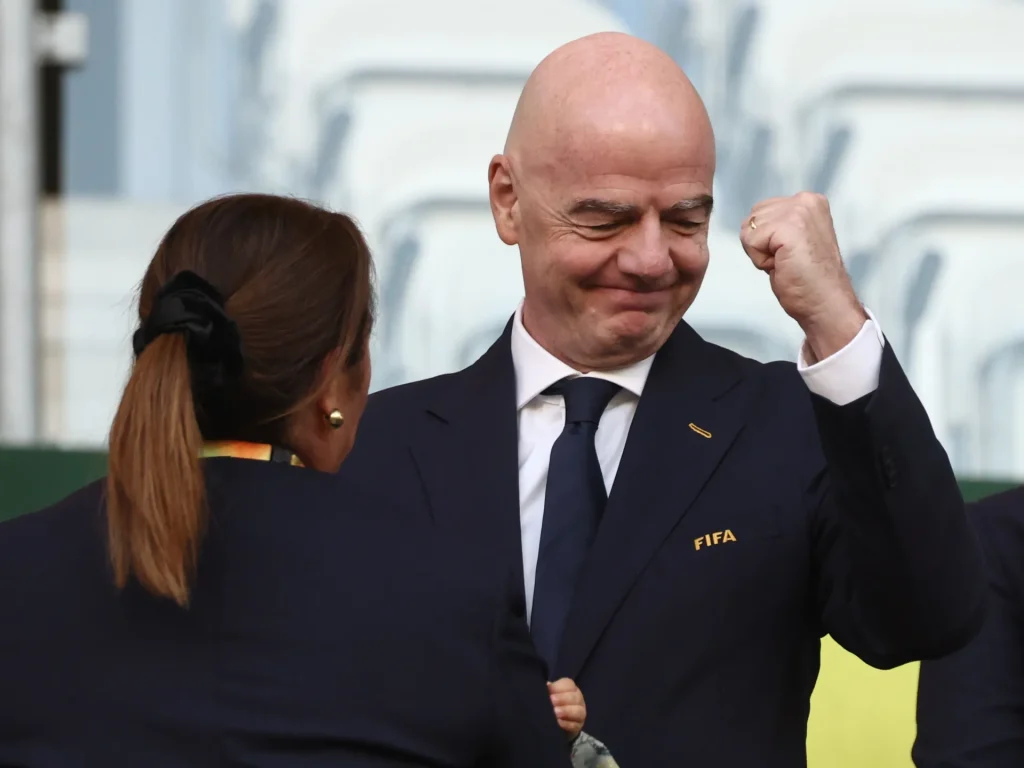 Infantino si scusa con il consiglio della FIFA ma i critici restano scontenti