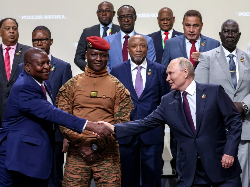 La Russia sta vendendo la dipendenza dell’Africa mascherata da partnership