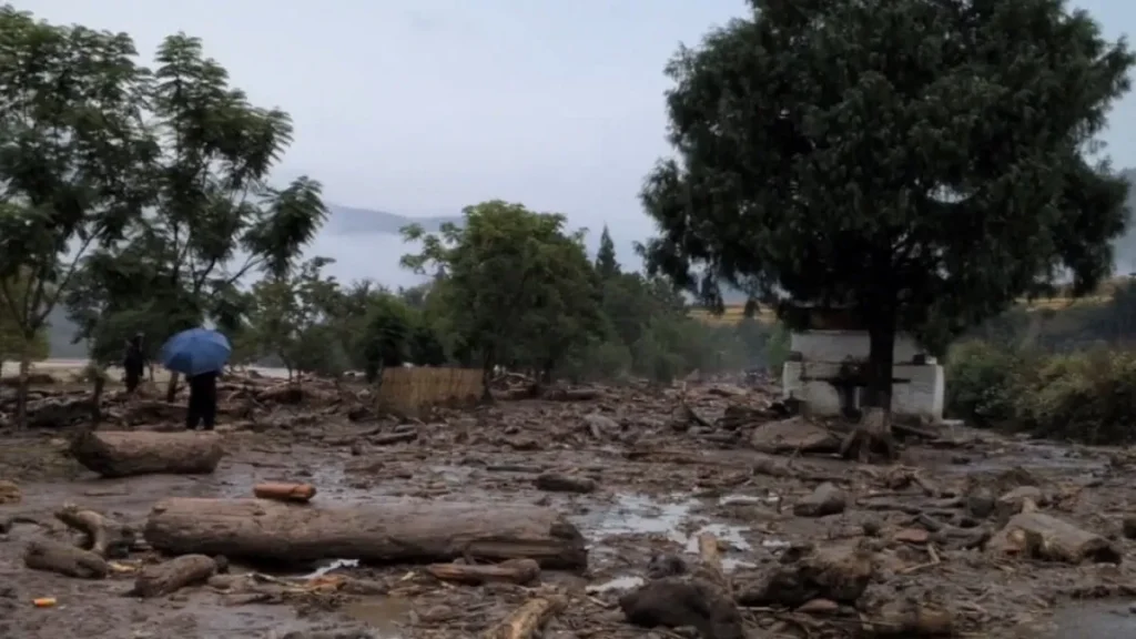 Le sorgenti termali del Bhutan colpite dall'alluvione del lago glaciale sono scoppiate
