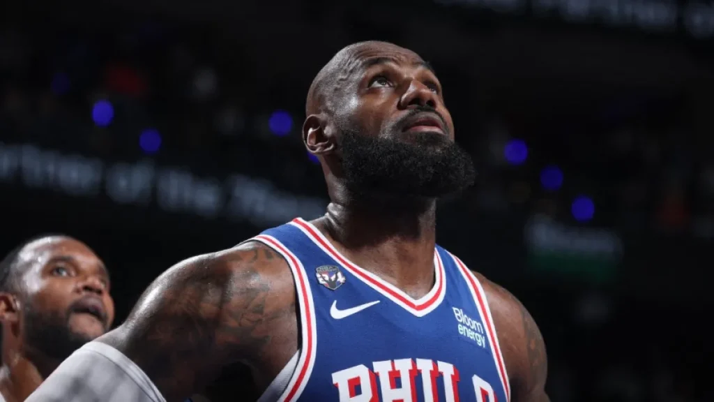 LeBron si scrolla di dosso l'esplosione di Trump nella vittoria casalinga all'esordio dei Philadelphia 76ers
