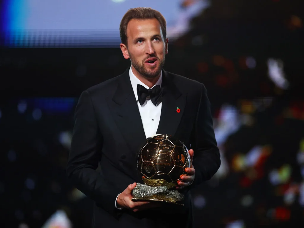 L'inglese Harry Kane vince il Pallone d'Oro, Alexia Putellas vince il premio femminile