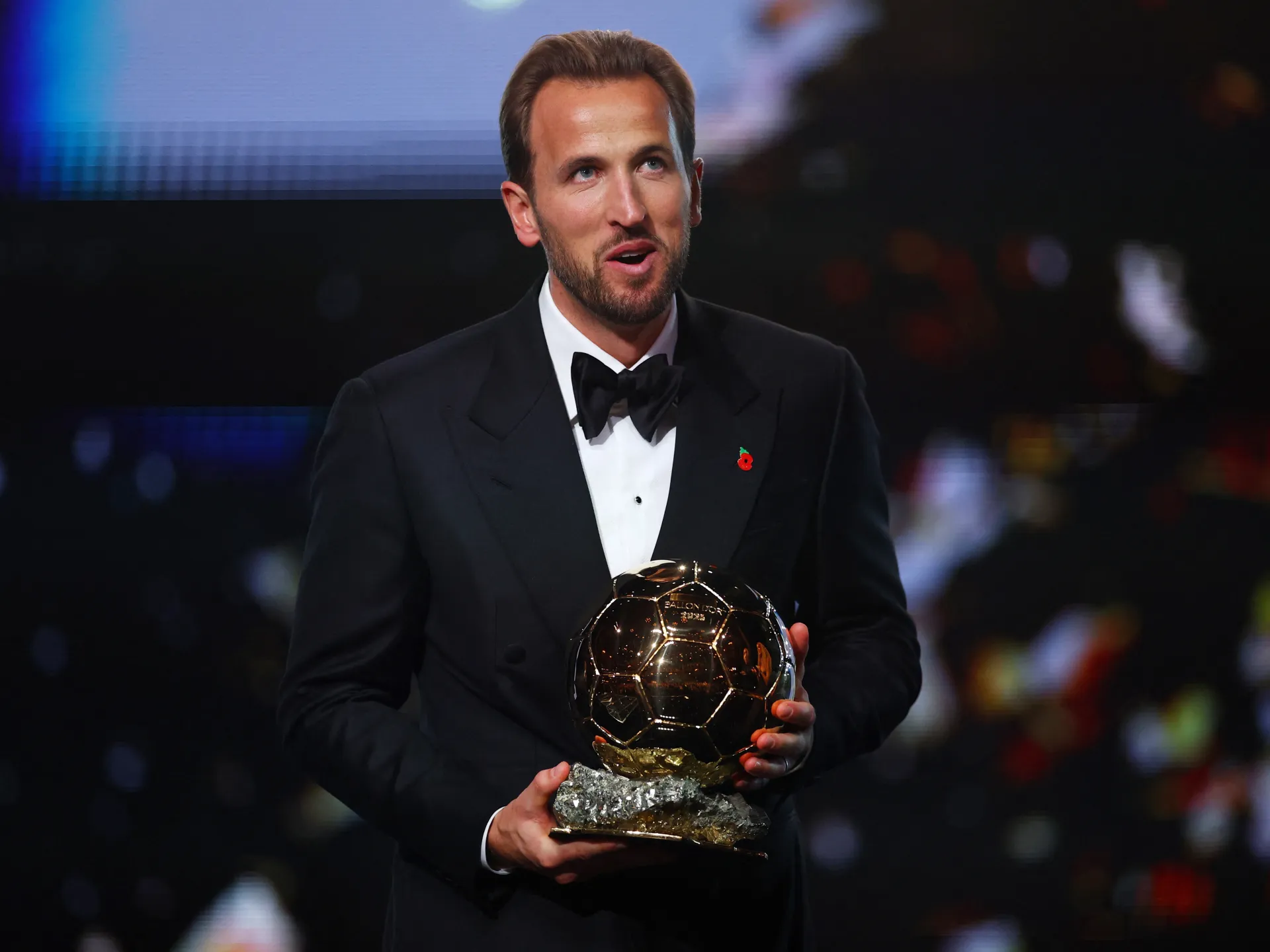 L'inglese Harry Kane vince il Pallone d'Oro, Alexia Putellas vince il premio femminile