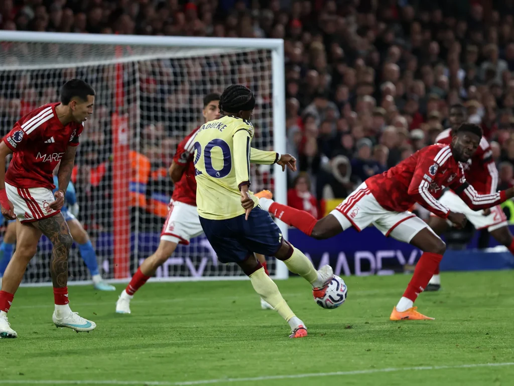 Madueke segna l'unico gol mentre l'Arsenal sotto la media batte il Nottingham Forest