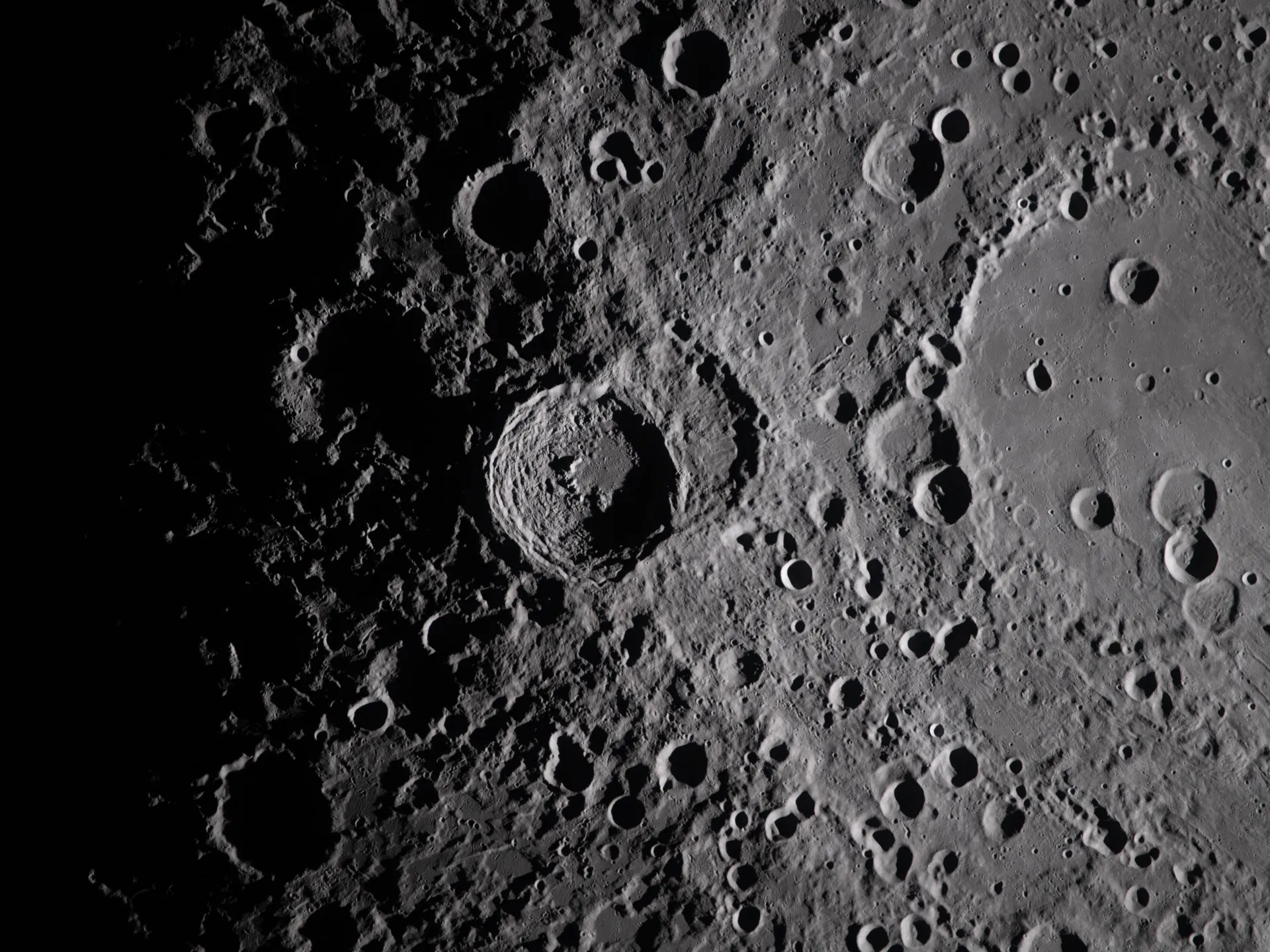 Perché Stati Uniti, Russia e Cina corrono per mettere i reattori nucleari sulla Luna?