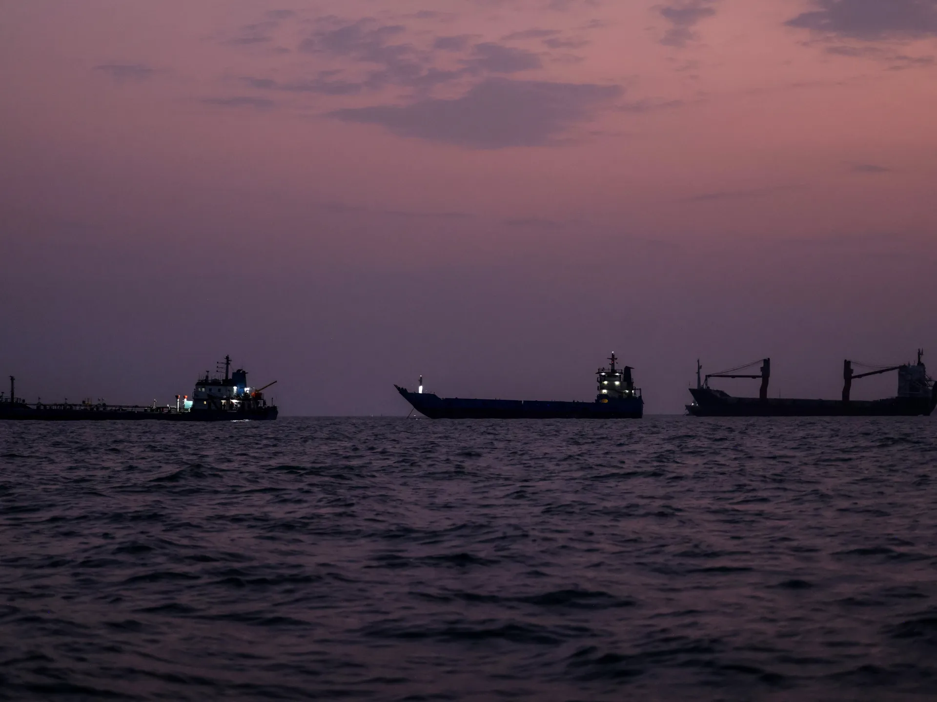 Perché gli “intermediari” petroliferi iraniani devono miliardi al governo?
