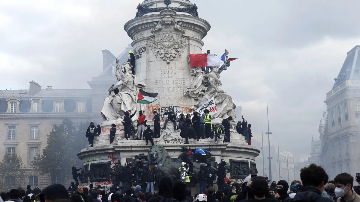 Perché le proteste scolastiche francesi sono diventate una crisi politica più ampia?