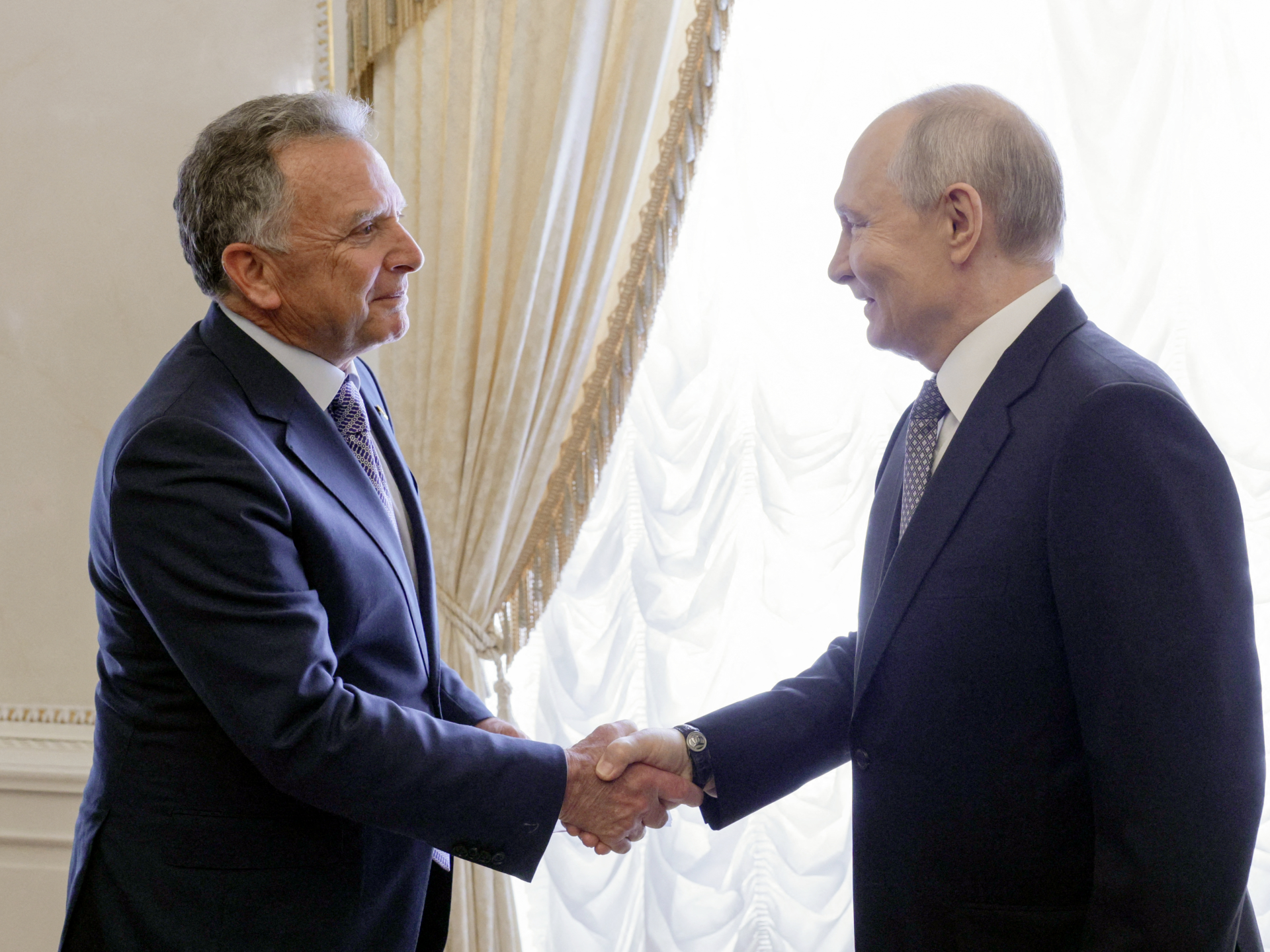 Putin e Zelenskyj sostengono i colloqui di pace statunitensi a tre sull’Ucraina